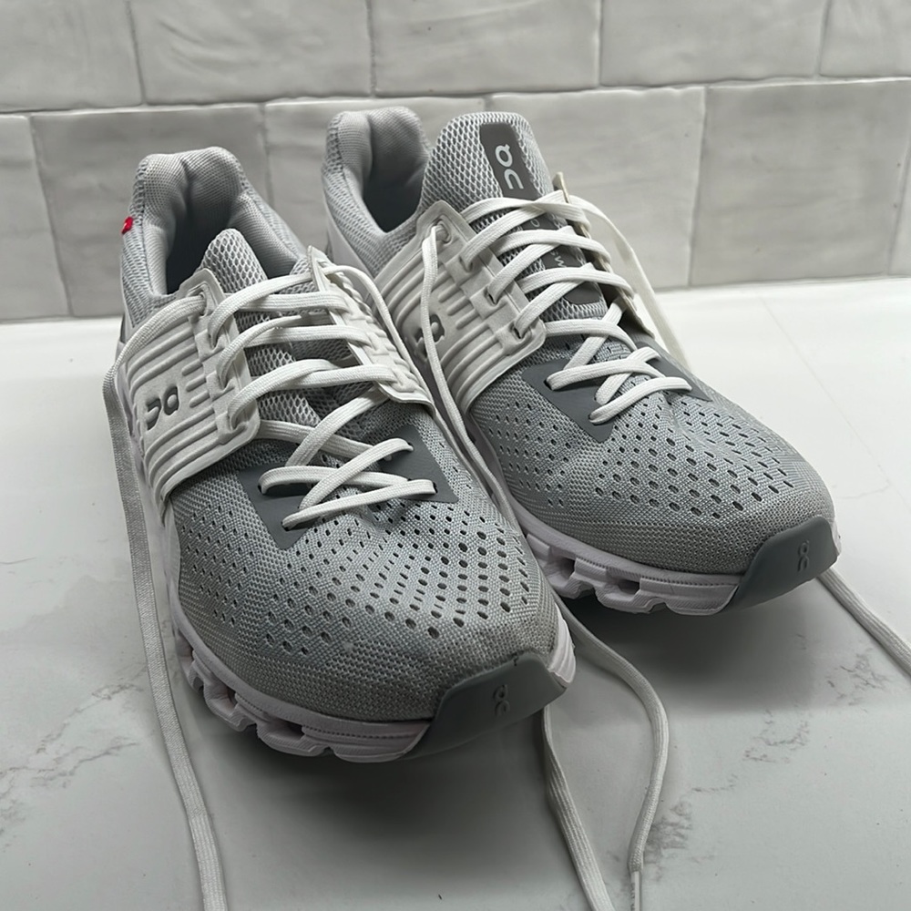 On cloud swift womens sneakers